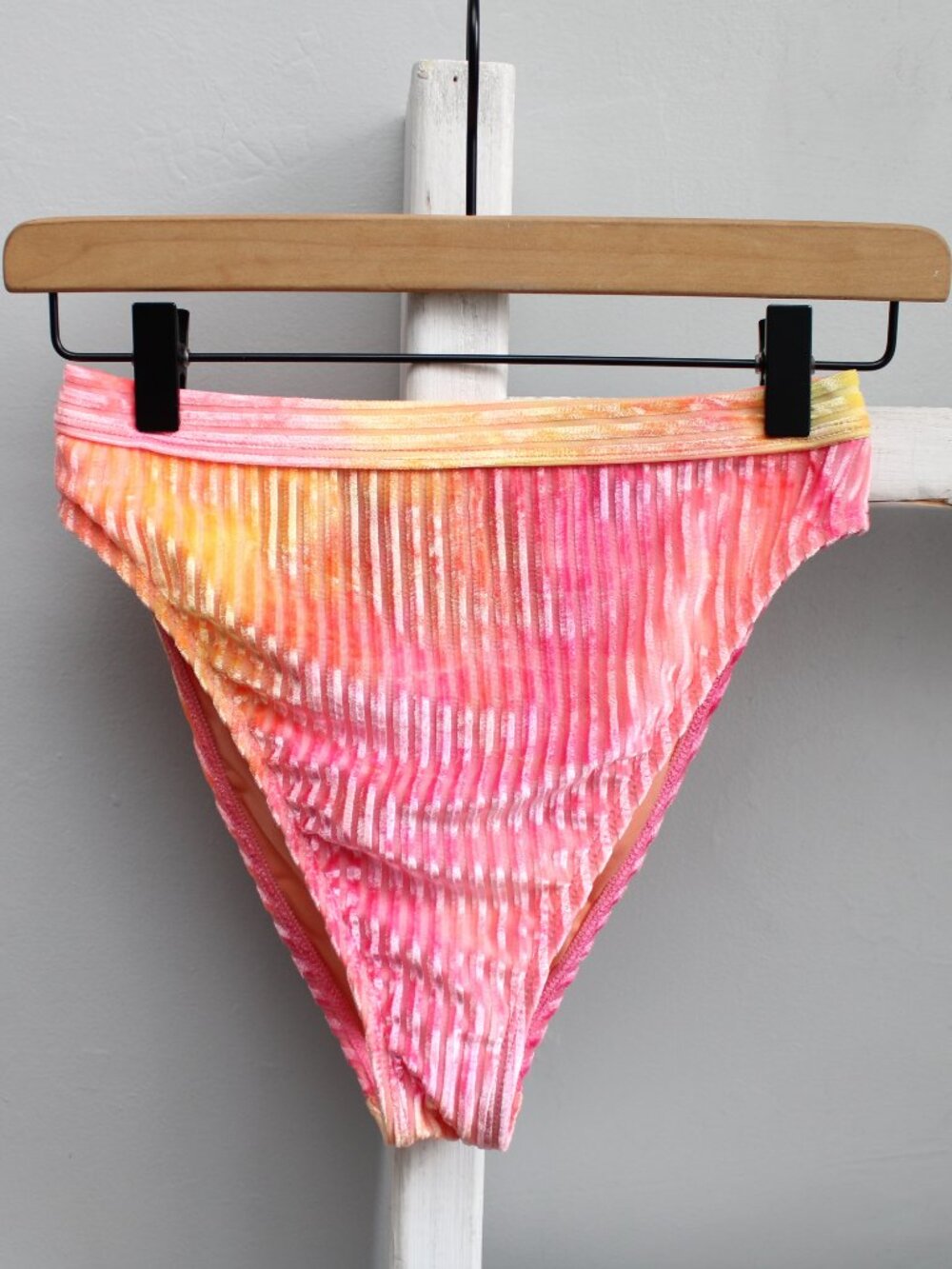 Dippin Daisys Pink Orange High-Rise Velvet Tie Dye Sunrise 2 Piece Bikini Small - Picture 5 of 15